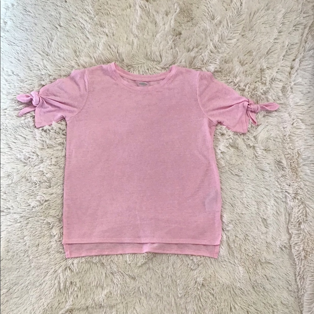 Old Navy girls’ pink tee with tied sleeves